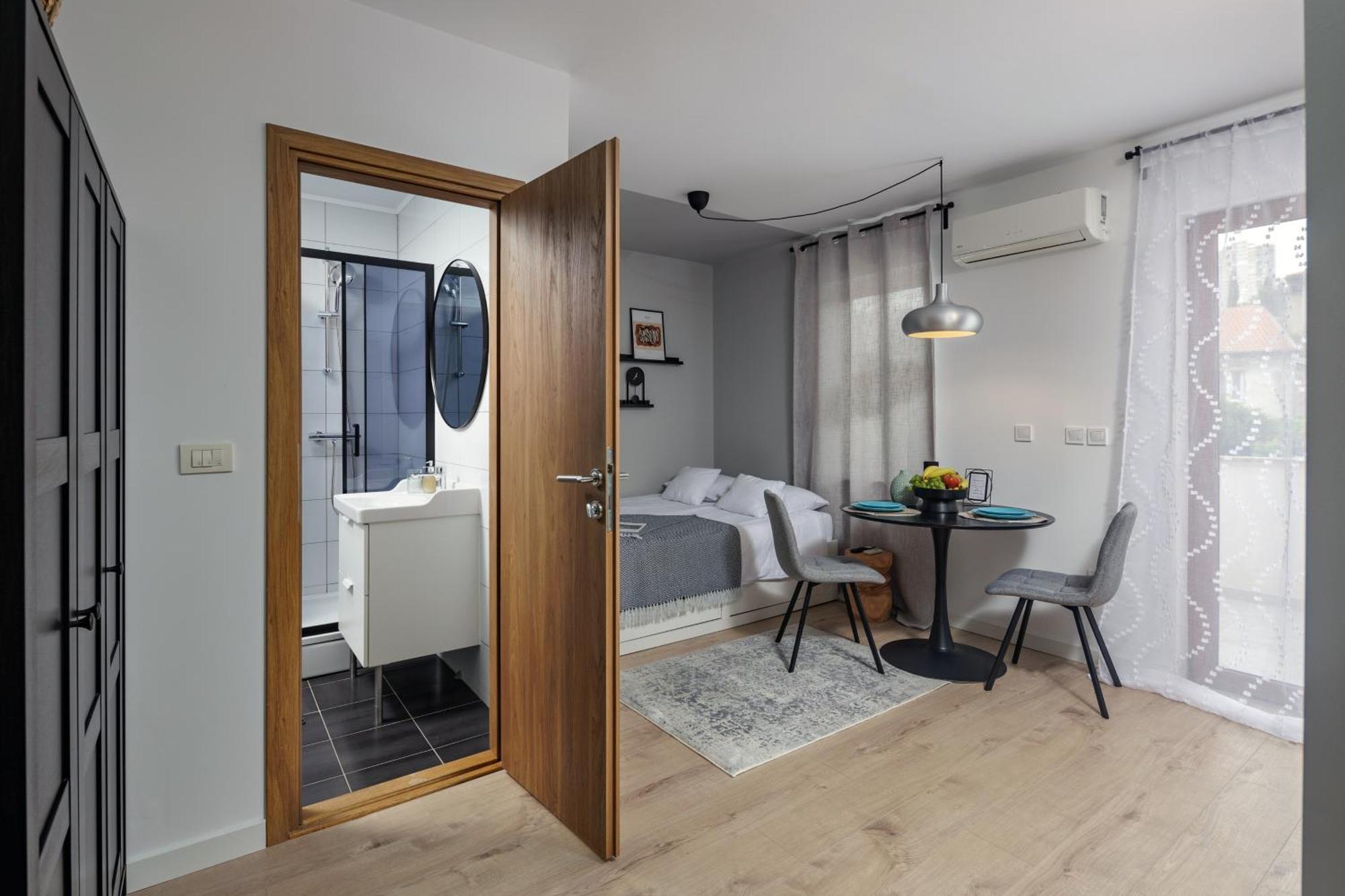 Agostini - Contactless Apartments Vukovarska Rijeka Exterior photo